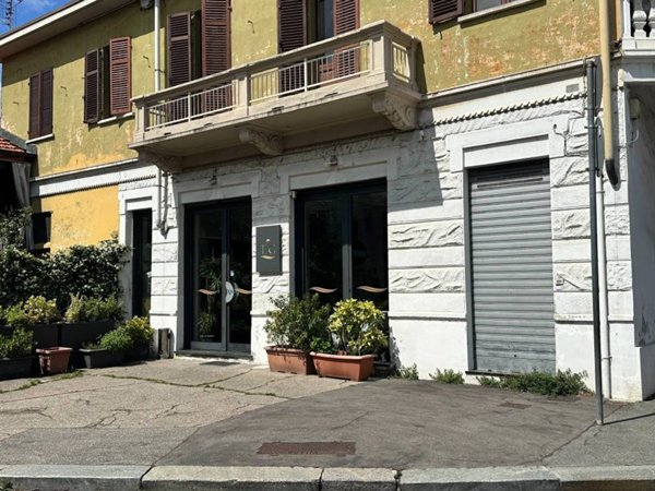 negozio in vendita a Torino in zona Bertolla