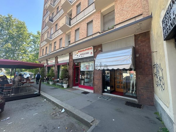 locale commerciale in vendita a Torino in zona Rebaudengo