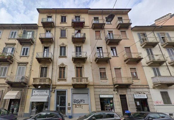 locale commerciale in vendita a Torino in zona Cenisia