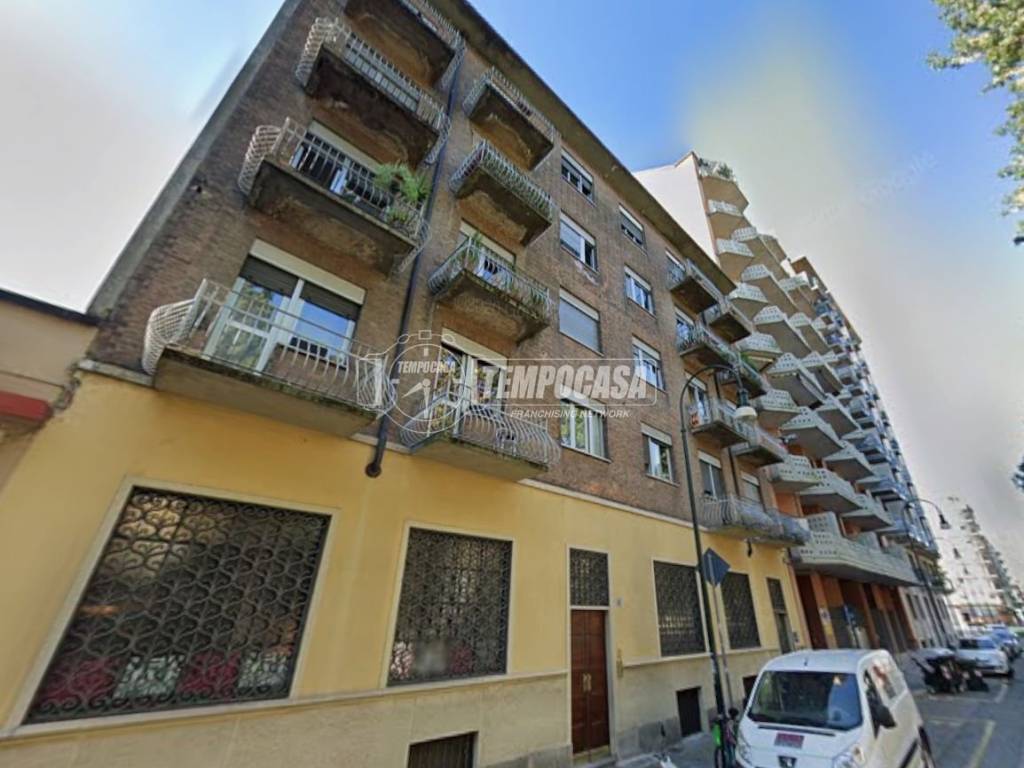 locale commerciale in vendita a Torino in zona Vanchiglia
