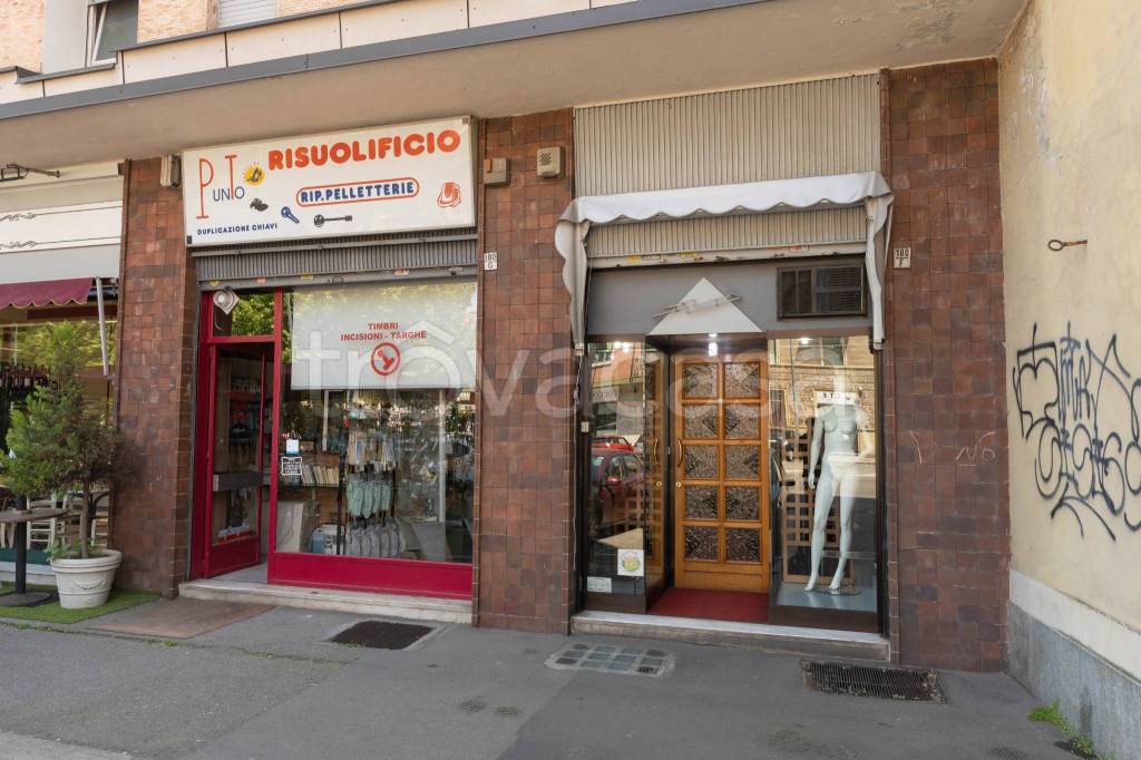 negozio in vendita a Torino in zona Rebaudengo