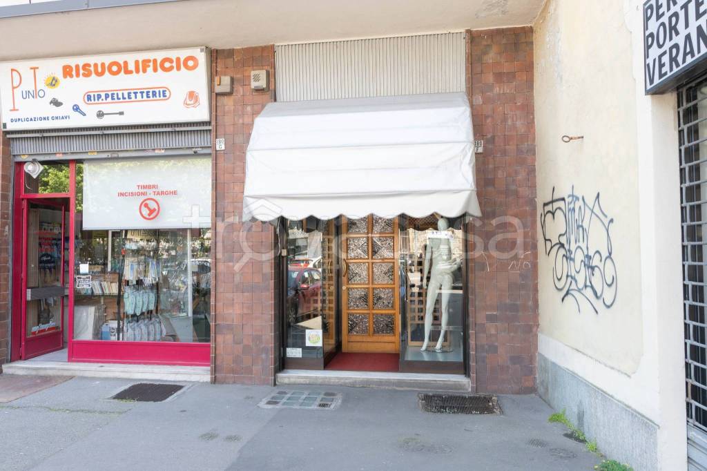 negozio in vendita a Torino in zona Rebaudengo