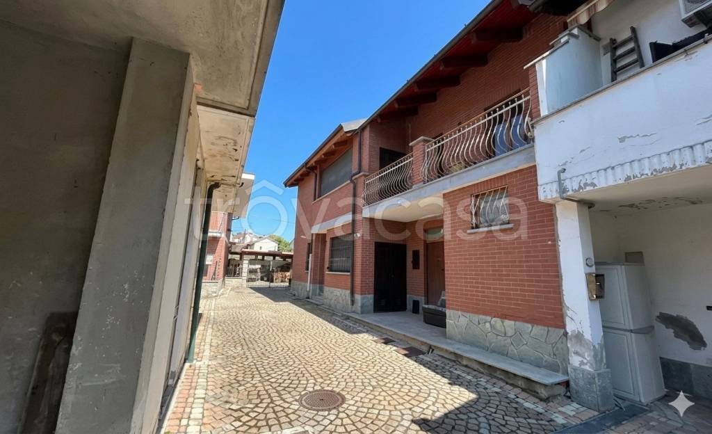 casa indipendente in vendita a Torino in zona Barca