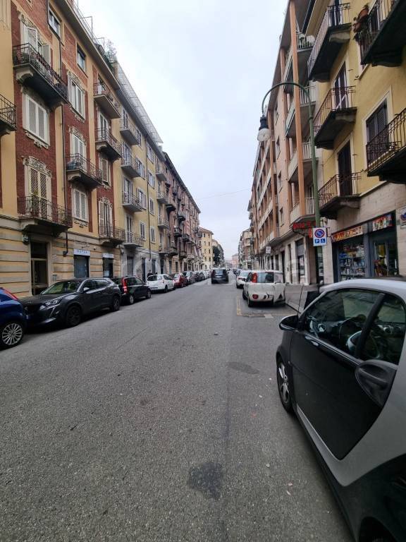 negozio in vendita a Torino in zona Cenisia