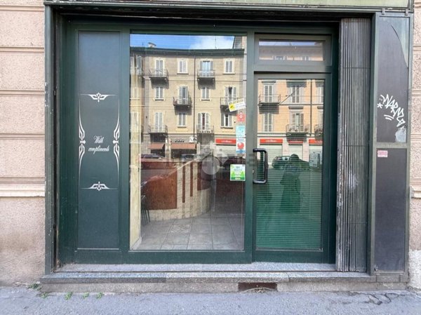 locale commerciale in vendita a Torino in zona Cenisia