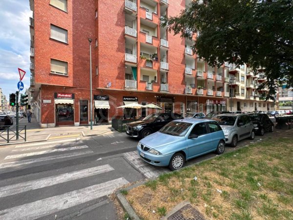 negozio in vendita a Torino in zona Parella