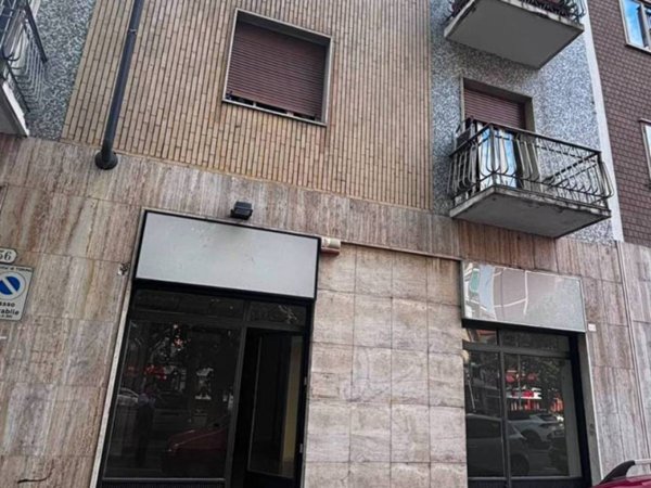 negozio in vendita a Torino in zona Mirafiori Nord