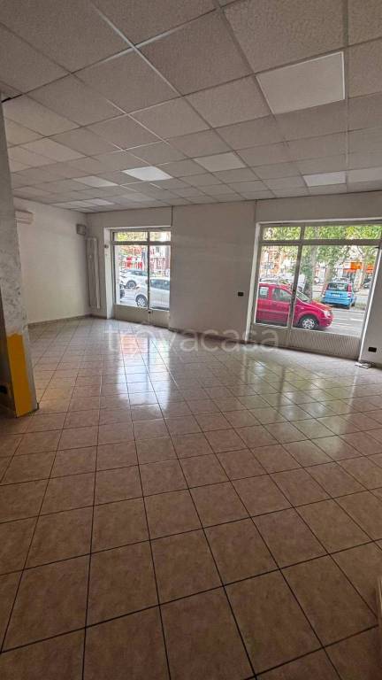 negozio in vendita a Torino in zona Santa Rita