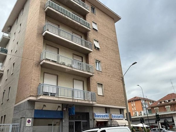 negozio in vendita a Torino in zona Santa Rita