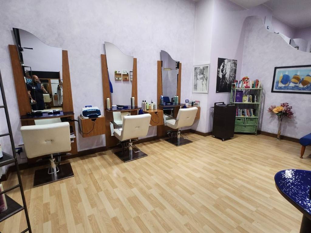 negozio in vendita a Torino in zona Borgata Vittoria