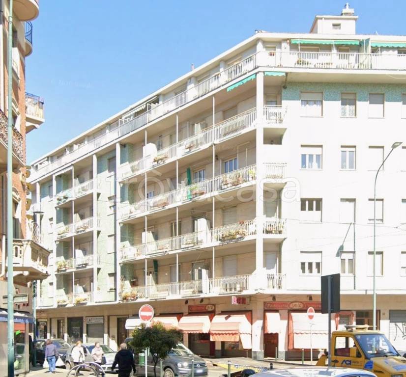 negozio in vendita a Torino in zona Borgata Vittoria