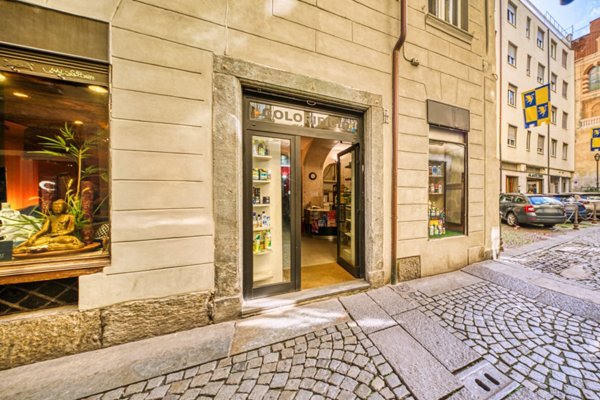 locale commerciale in vendita a Torino in zona Centro Storico