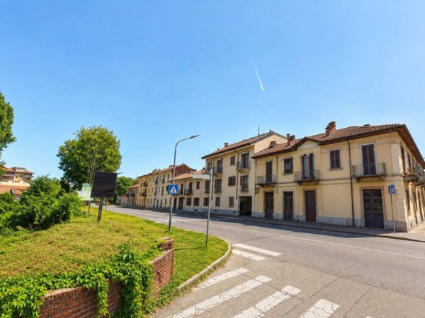 locale commerciale in vendita a Torino in zona Vanchiglia