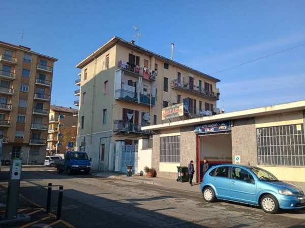 negozio in vendita a Torino in zona Bertolla