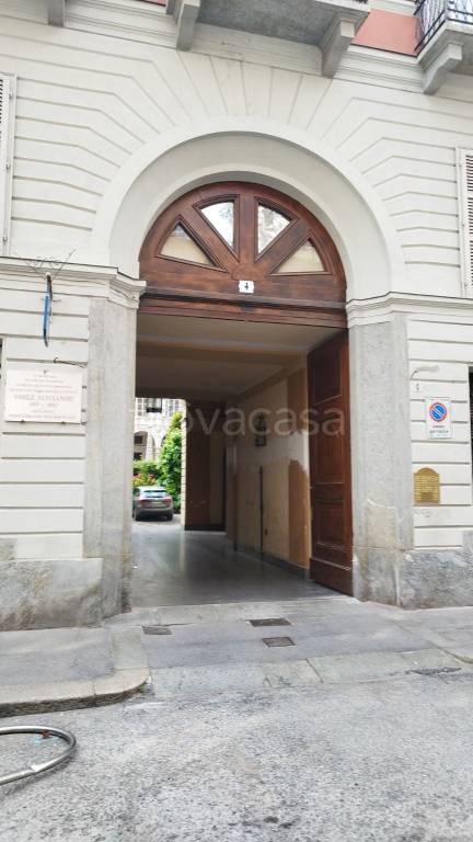 locale commerciale in vendita a Torino in zona Centro Storico