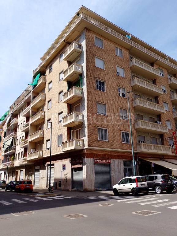 appartamento in vendita a Torino in zona Borgata Vittoria