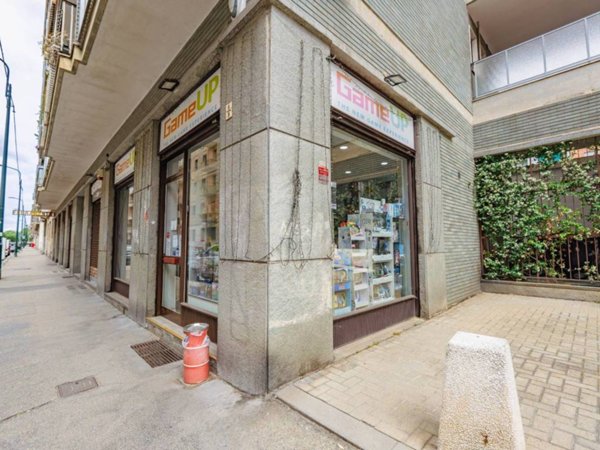 negozio in vendita a Torino in zona Santa Rita
