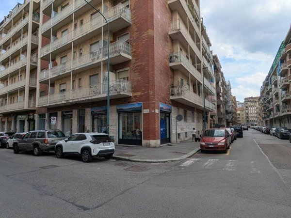 negozio in vendita a Torino in zona Santa Rita