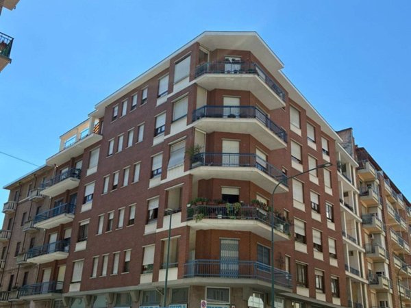 negozio in vendita a Torino in zona Santa Rita