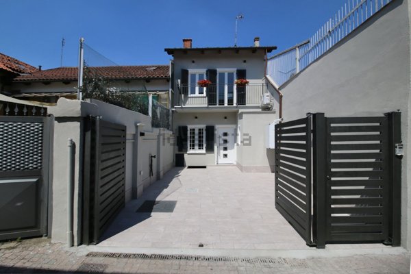 casa indipendente in vendita a Torino in zona Mirafiori Sud