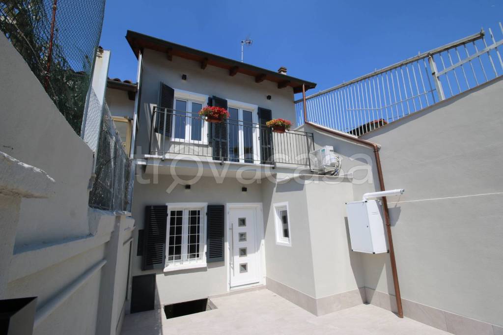 casa indipendente in vendita a Torino in zona Mirafiori Sud
