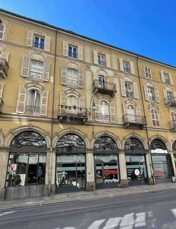 locale commerciale in vendita a Torino in zona Centro Storico