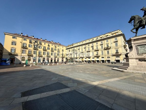locale commerciale in vendita a Torino in zona Centro Storico