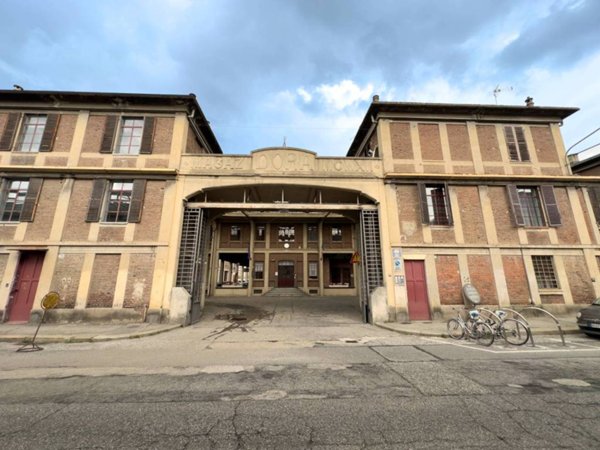 negozio in vendita a Torino in zona Rebaudengo