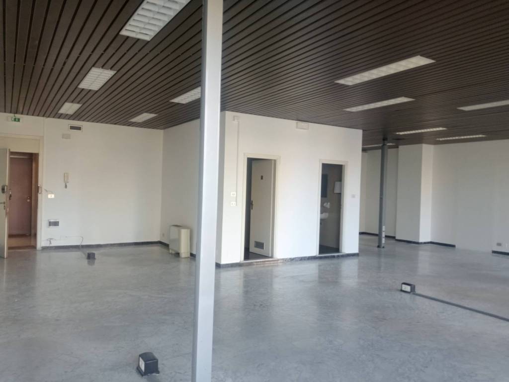 ufficio in vendita a Torino in zona Lucento