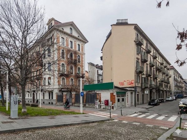 locale commerciale in vendita a Torino in zona Crocetta