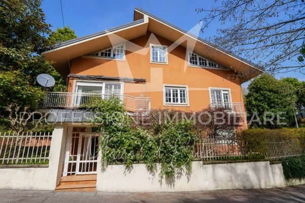 casa indipendente in vendita a Torino in zona Cavoretto