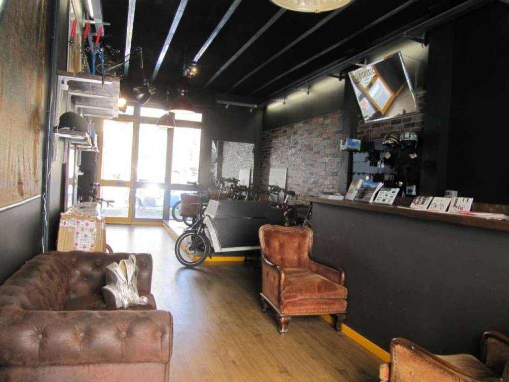 negozio in vendita a Torino in zona Borgata Vittoria