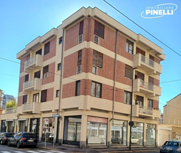 negozio in vendita a Torino in zona Parella