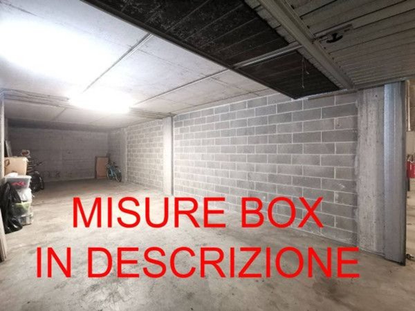 negozio in vendita a Torino in zona Mirafiori Nord