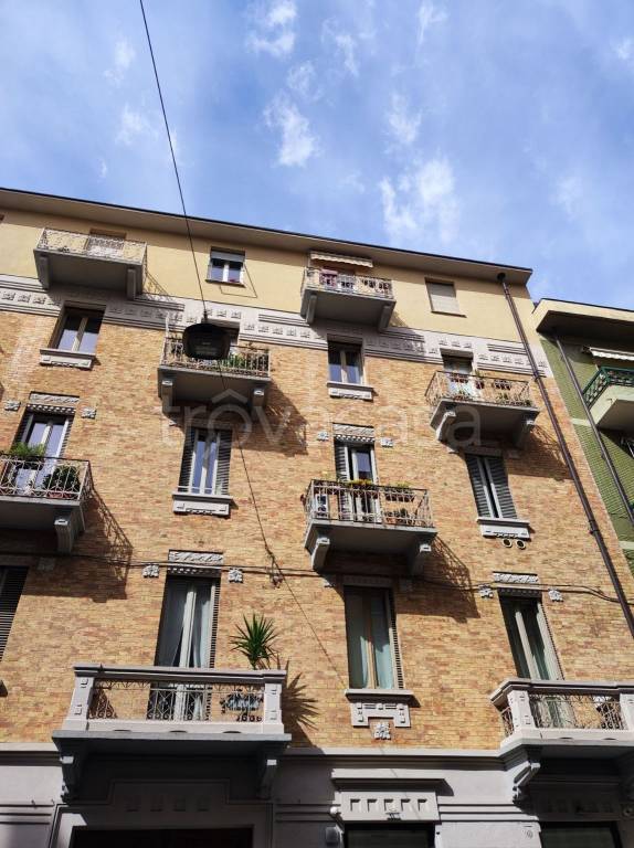 appartamento in vendita a Torino in zona Cit Turin