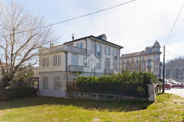 casa indipendente in vendita a Torino in zona Madonna del Pilone