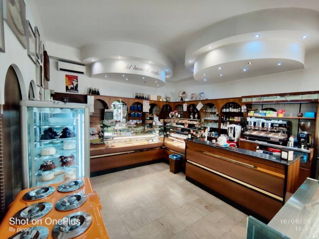 negozio in vendita a Torino in zona Mirafiori Sud