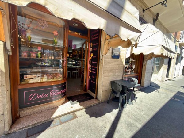 negozio in vendita a Torino in zona Parella