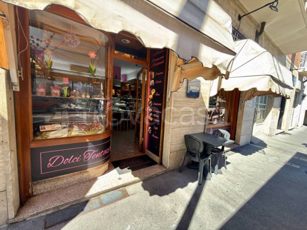 negozio in vendita a Torino in zona Parella