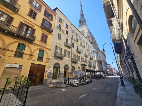 negozio in vendita a Torino in zona Aeronautica