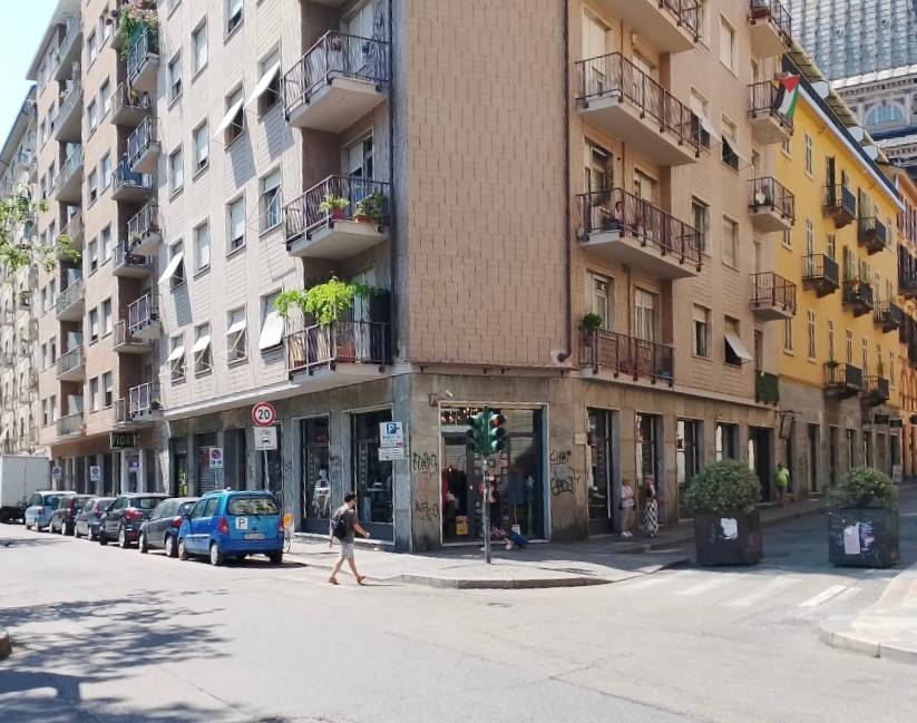 negozio in vendita a Torino in zona Aeronautica
