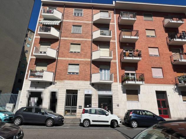 locale commerciale in vendita a Torino in zona Barriera di Milano