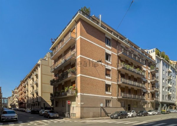 appartamento in vendita a Torino in zona Cit Turin