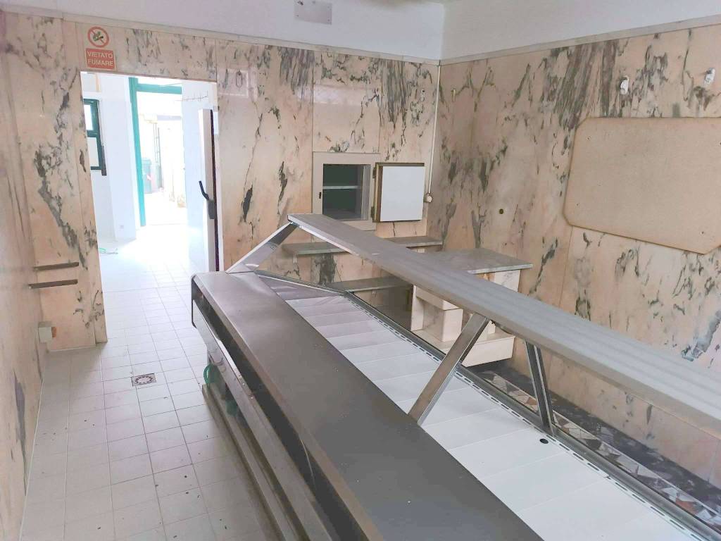 negozio in vendita a Torino in zona Pozzo Strada