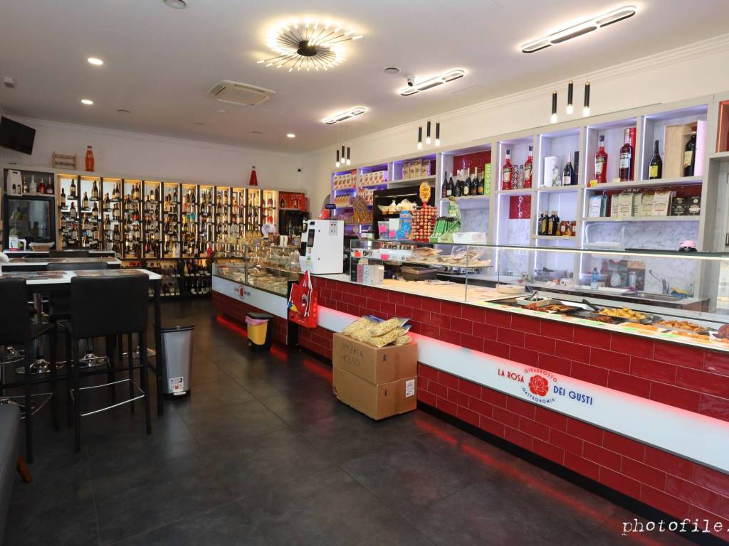 negozio in vendita a Torino in zona Parella