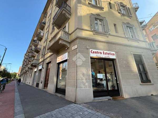 negozio in vendita a Torino in zona Borgata Vittoria