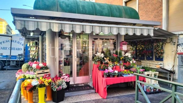 negozio in vendita a Torino in zona Borgata Vittoria