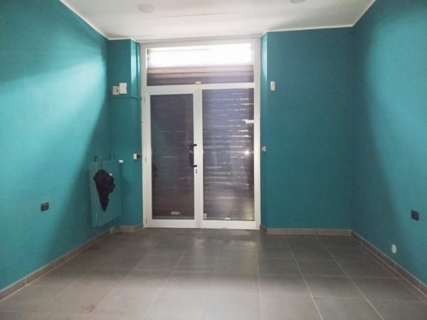 negozio in vendita a Torino in zona Parella