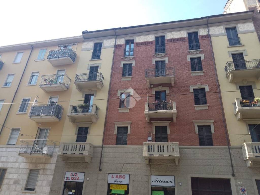 negozio in vendita a Torino in zona Lingotto