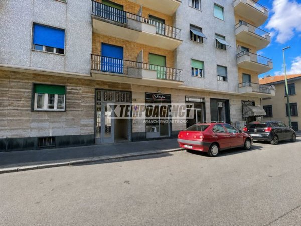 negozio in vendita a Torino in zona Parella